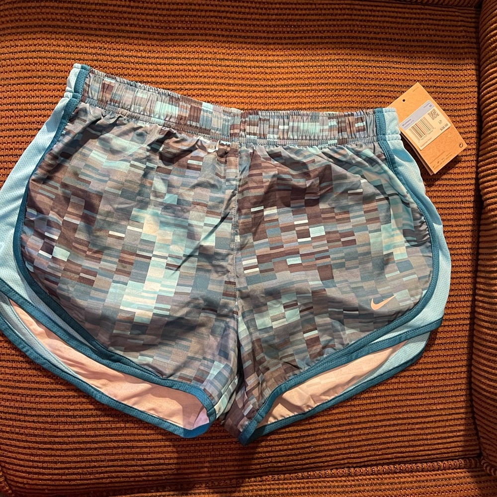 Nike Womens Size M Training Shorts Aqua Geometric Print NWT